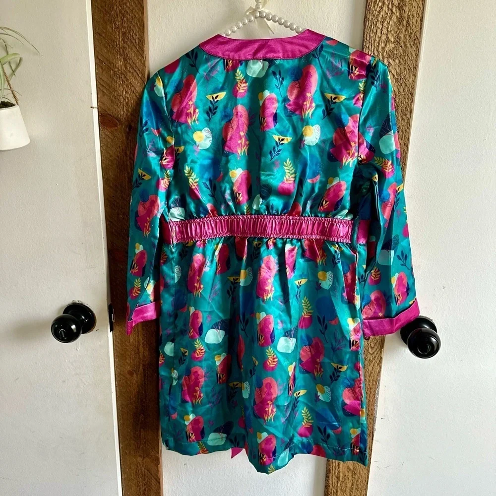 Rare Disney Frozen Girl’s Silky Robe Size 7/8 ADORABLE Seriously the cutest robe